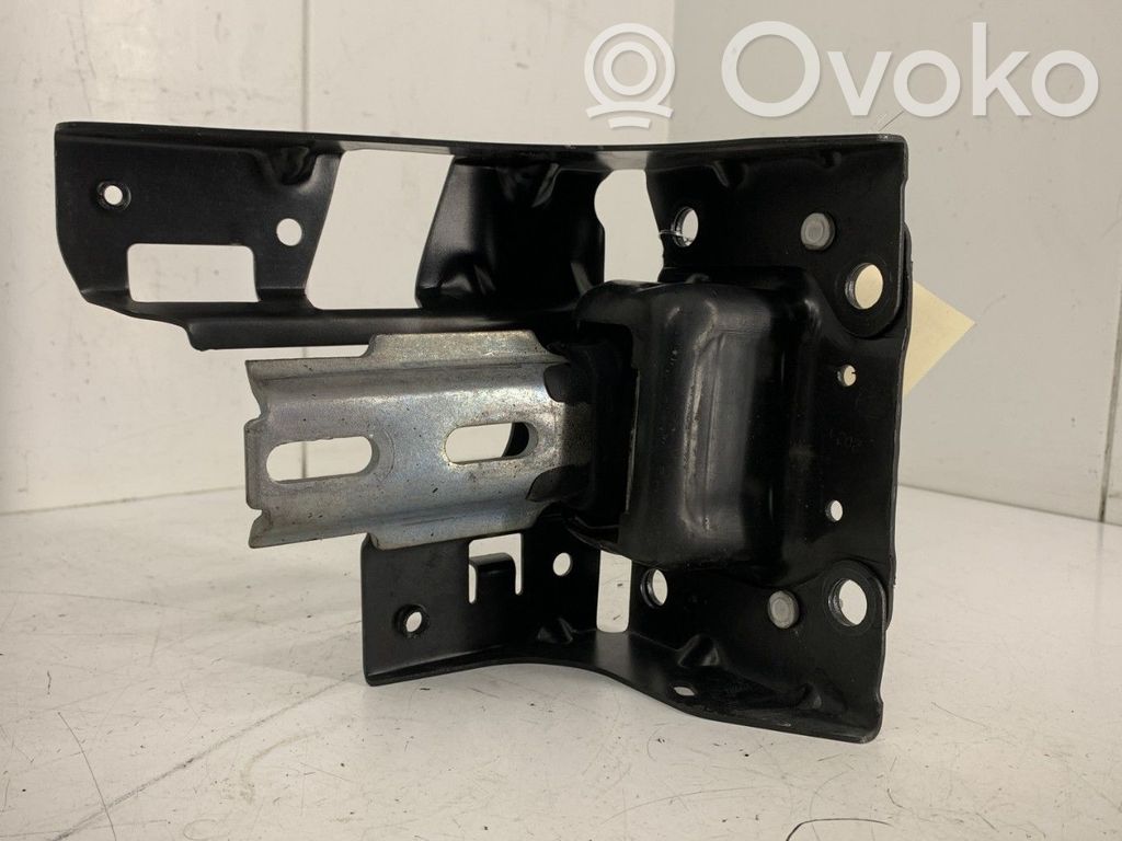Engine mount bracket   1813L2