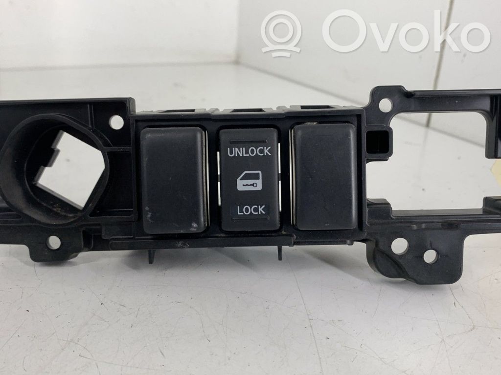 Nissan NV200 Central locking switch button 