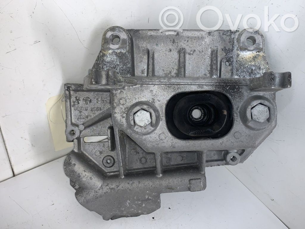 Renault Clio III Engine mount bracket 