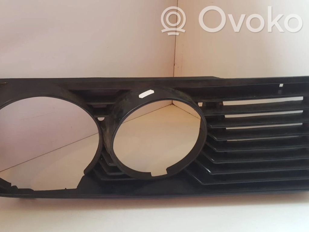 BMW 5 E28 Grille de calandre avant 