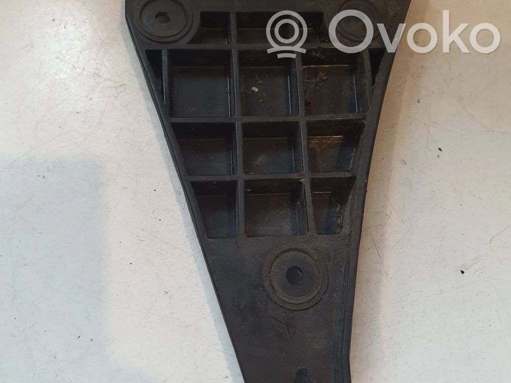 Front bumper mounting bracket   8D0807284
