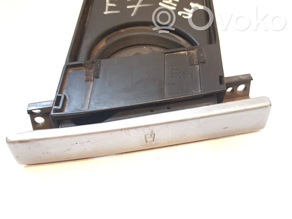 Subaru Impreza II Cup holder 