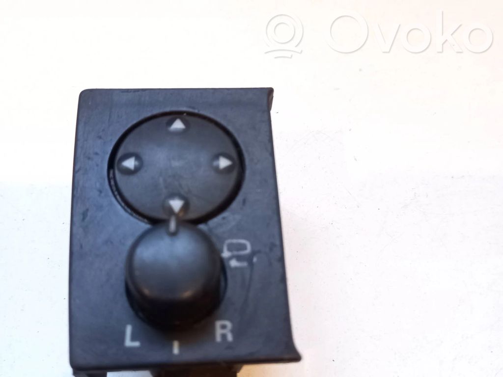 Audi A4 S4 B5 8D Interruptor del espejo lateral 