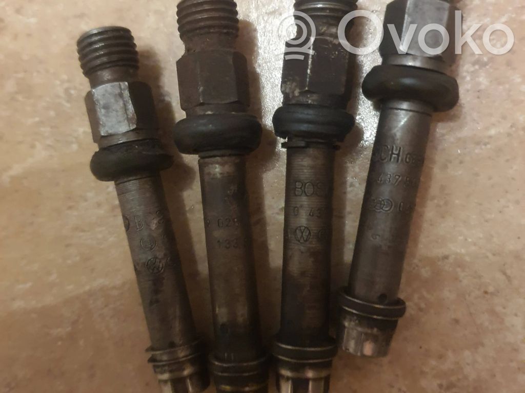 Inyector de combustible   0437502