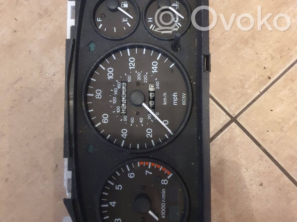 Mazda 323 F Vitezometru (grup de instrumente) 