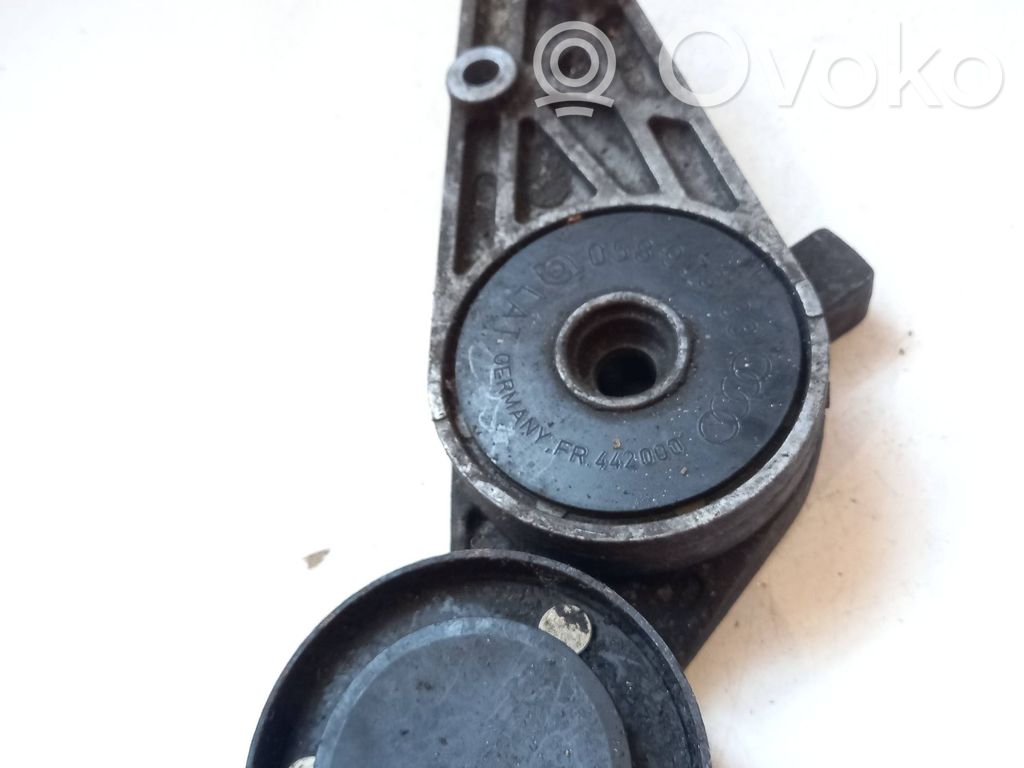 Audi A4 S4 B5 8D Generaattorin/laturin hihnankiristin 