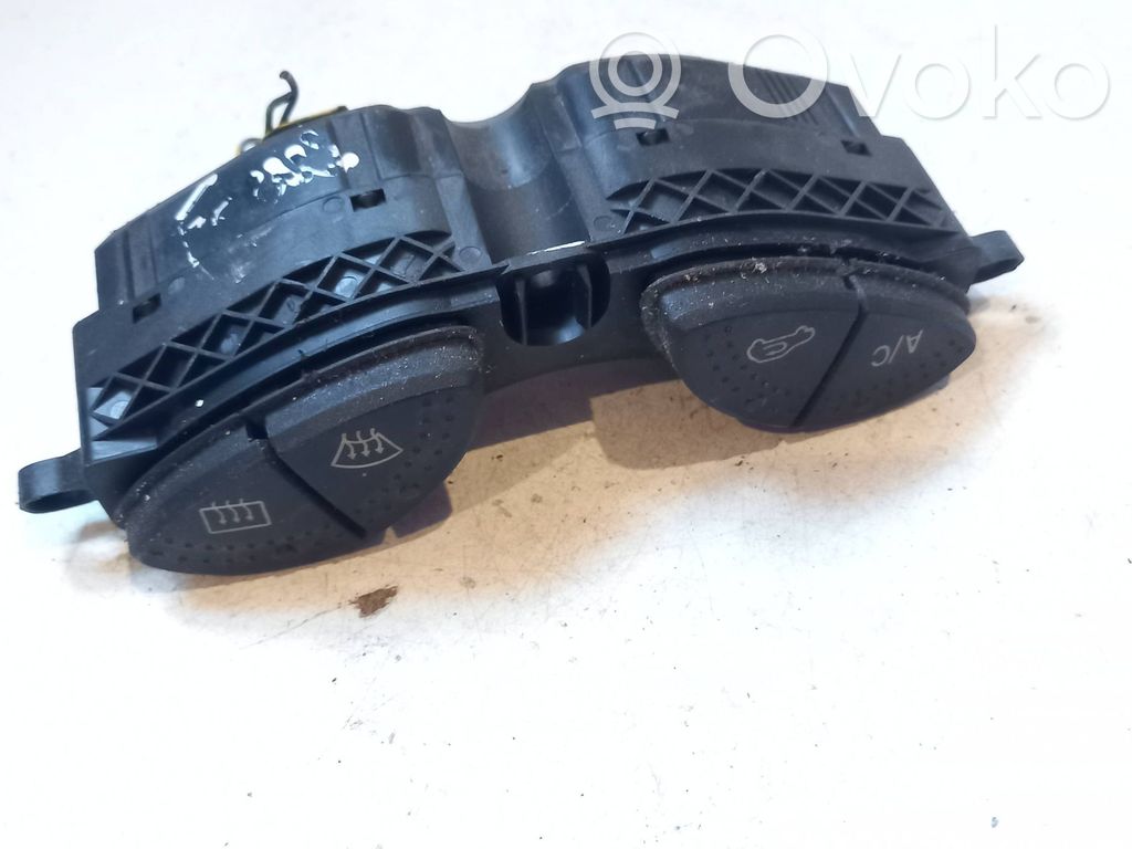 Ford Focus Przycisk / Przełącznik ogrzewania szyby przedniej / czołowej 