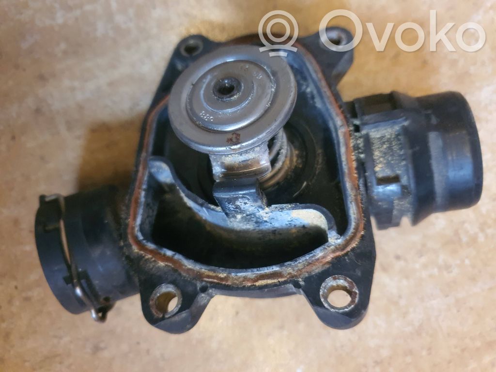 BMW 5 E39 Carcasa del termostato 