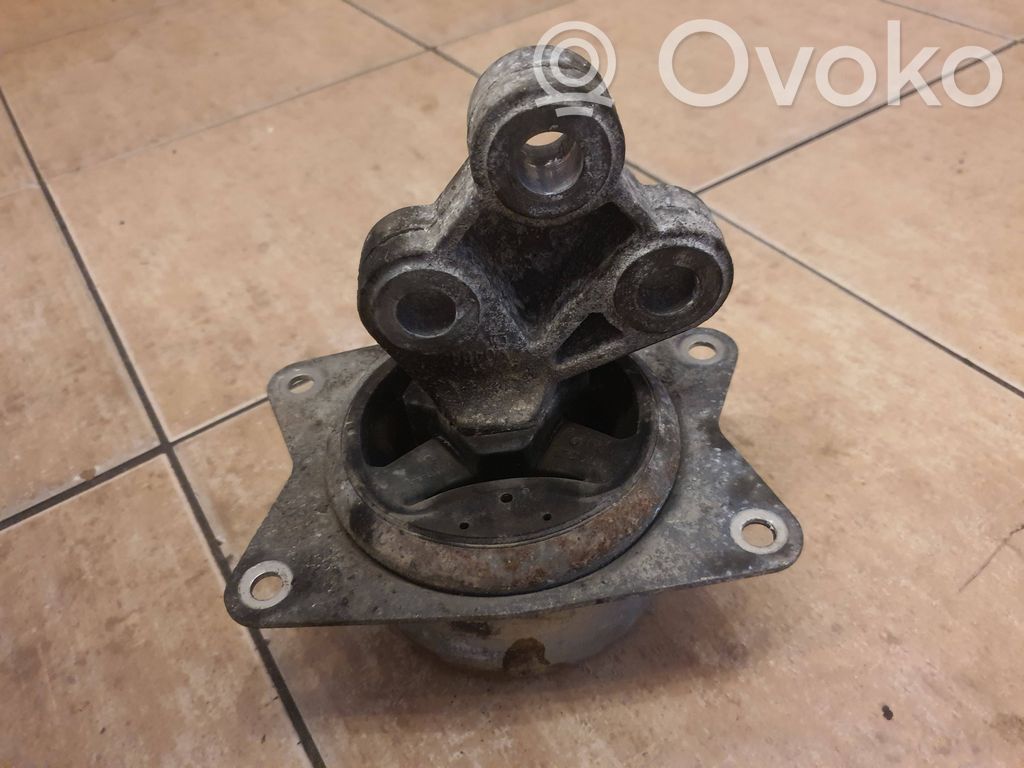 Opel Vectra C Engine mount bracket 