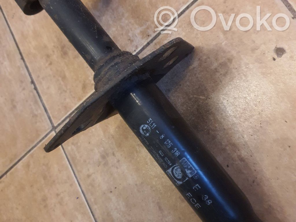 BMW 7 E38 Odbój / Amortyzator zderzaka przedniego 