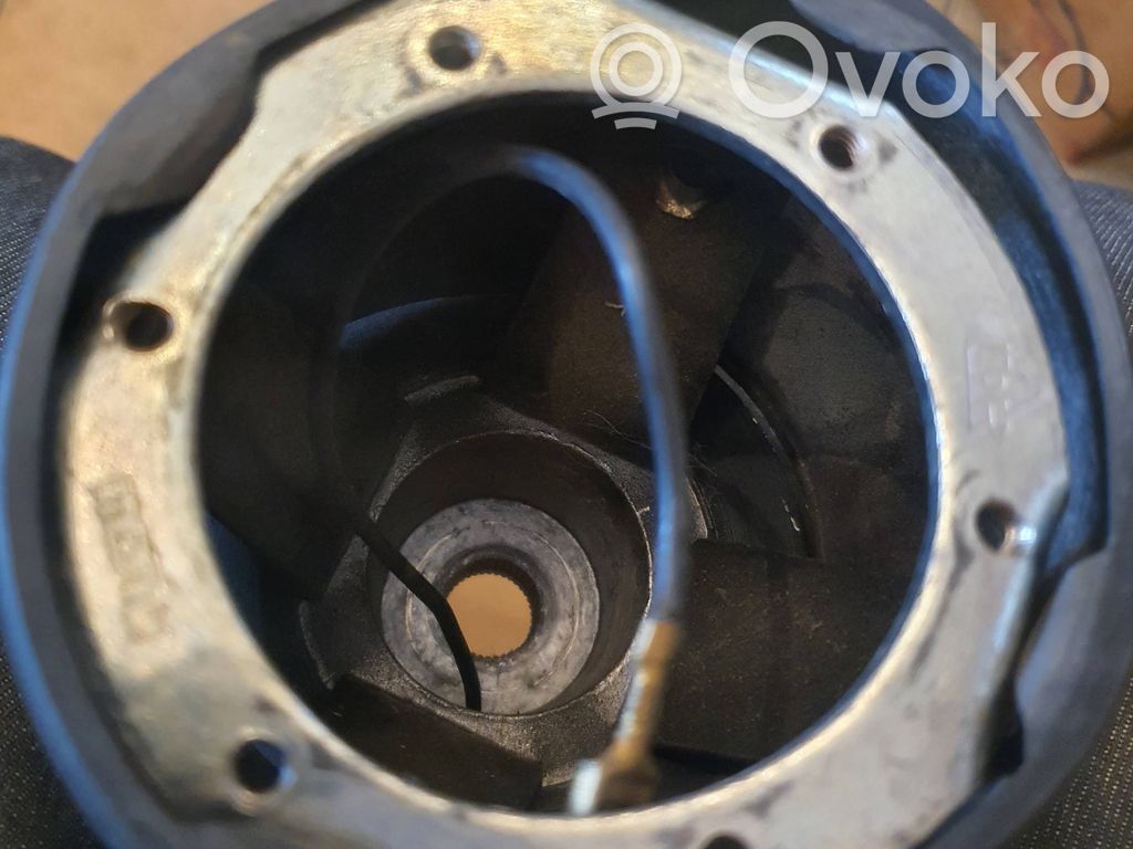 Stūre   L9016,MOMO