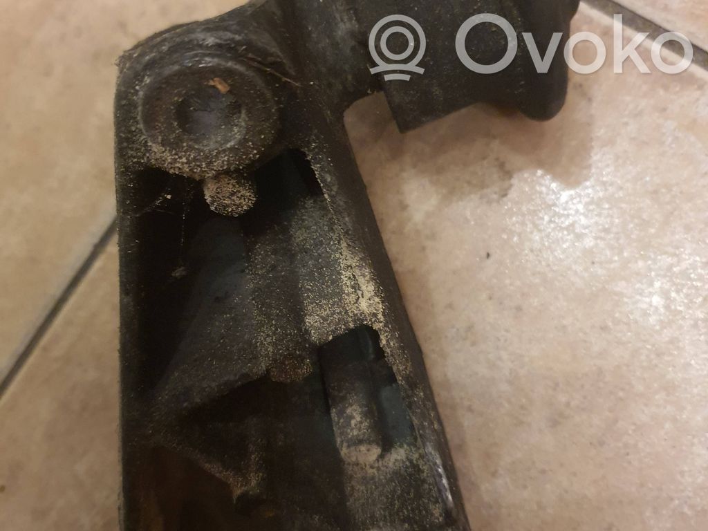 Engine mount bracket   893199339,4A0199343