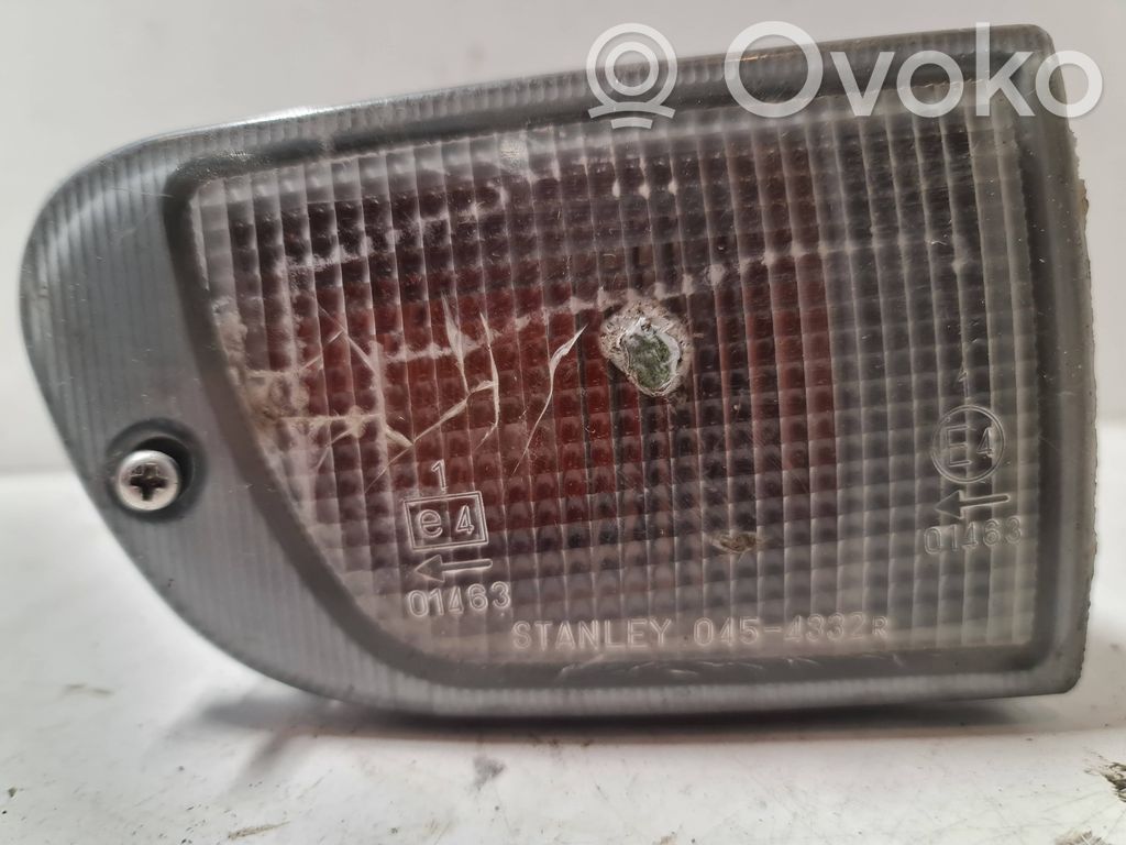 Mitsubishi Space Wagon Front indicator light 