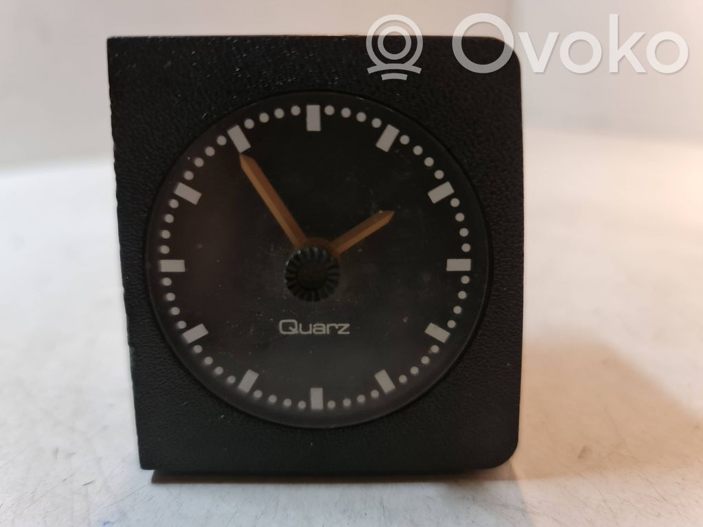 Clock   370218631,90034462