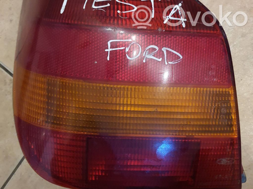 Ford Fiesta Lampă spate în caroserie 