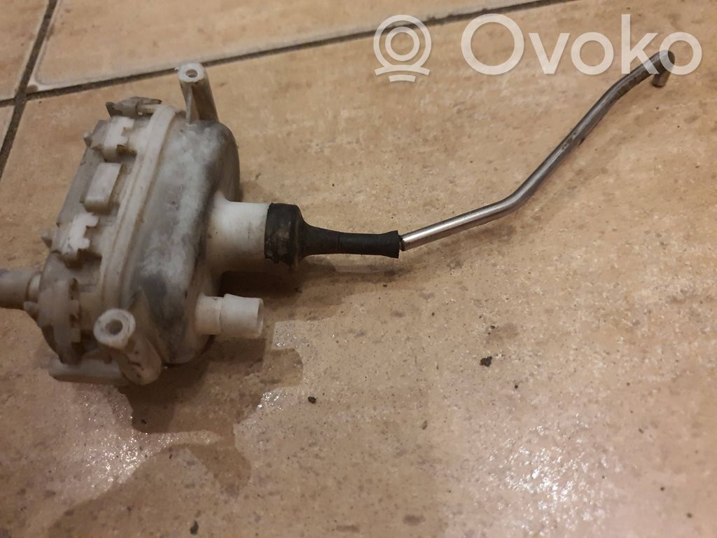 Audi A6 S6 C4 4A Central locking vacuum pump 