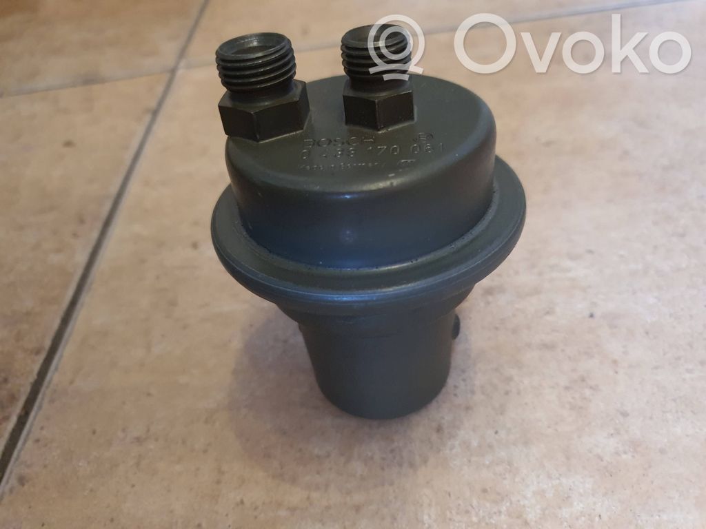 Audi 100 S4 C4 Régulateur de pression de carburant 