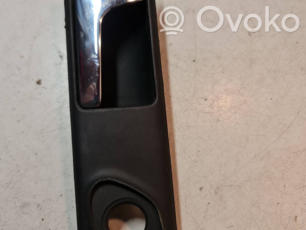 Manecilla interna puerta trasera   4A0839019