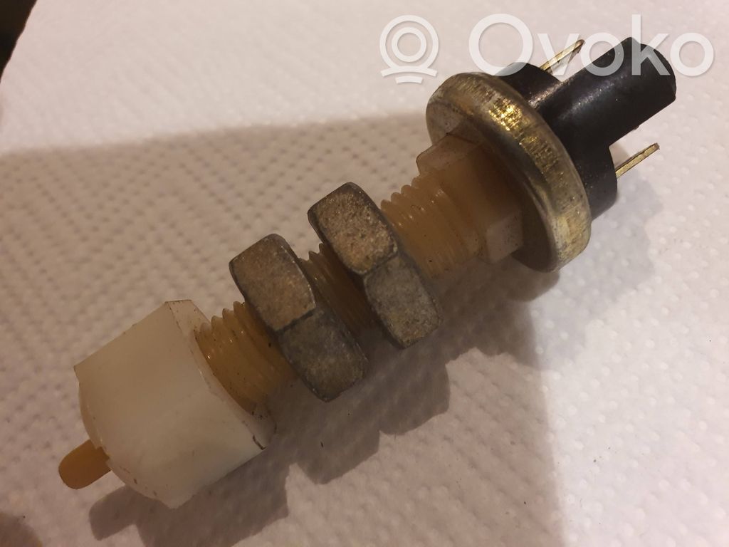 VAZ 2106 Sensor interruptor de luz de marcha atrás 