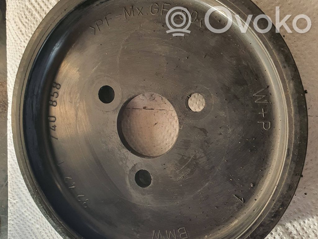 BMW 7 E38 Power steering pump pulley 
