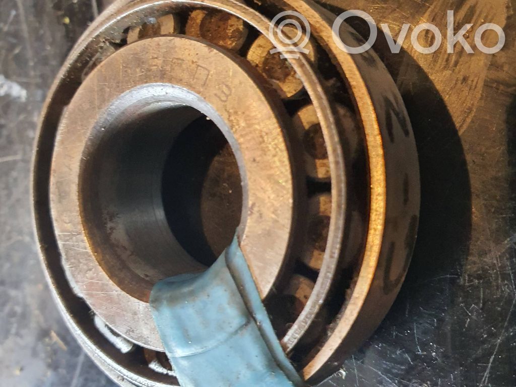 GAZ 24-10 Rodamiento de cubo de rueda delantera 