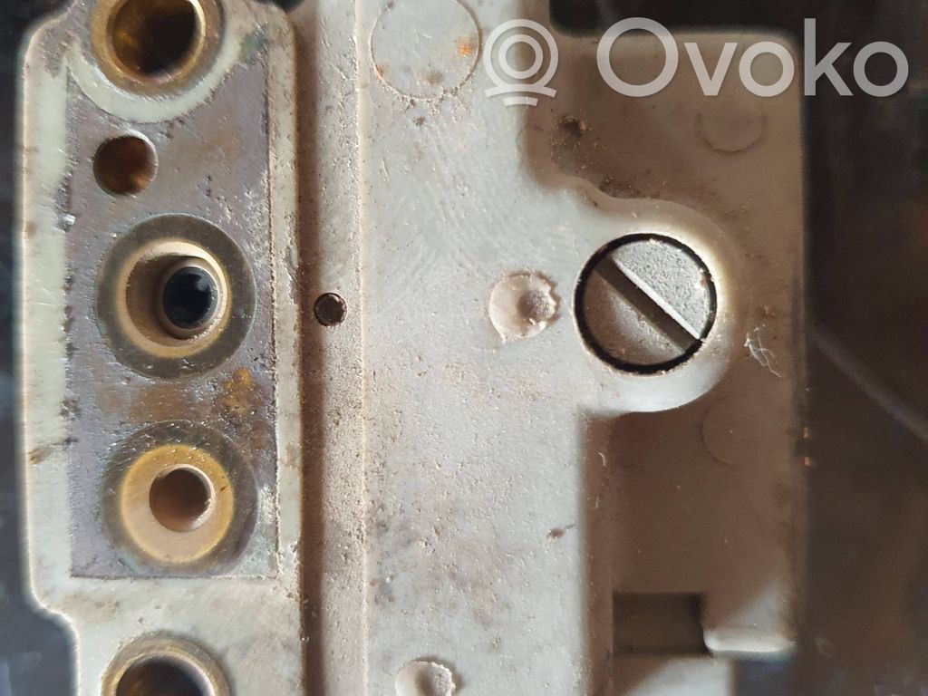 Audi 100 S4 C4 Régulateur de pression de carburant 
