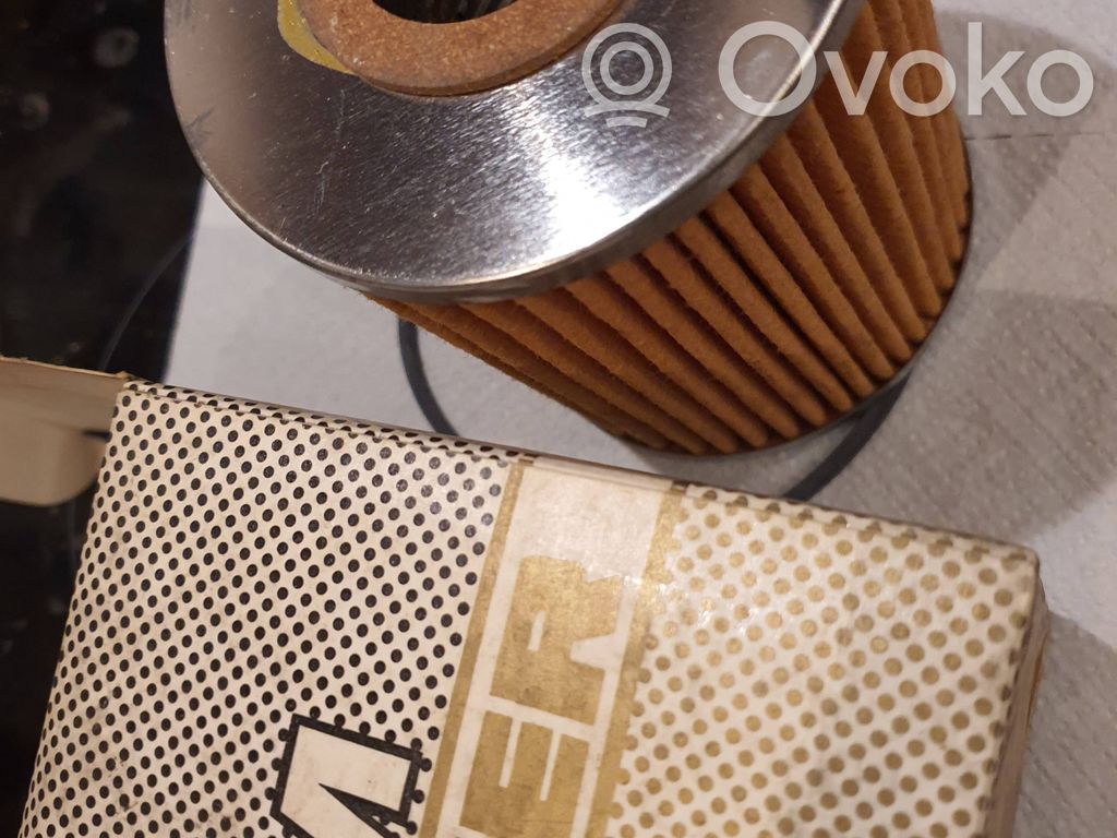 BMW 5 E28 Oil filter cover 