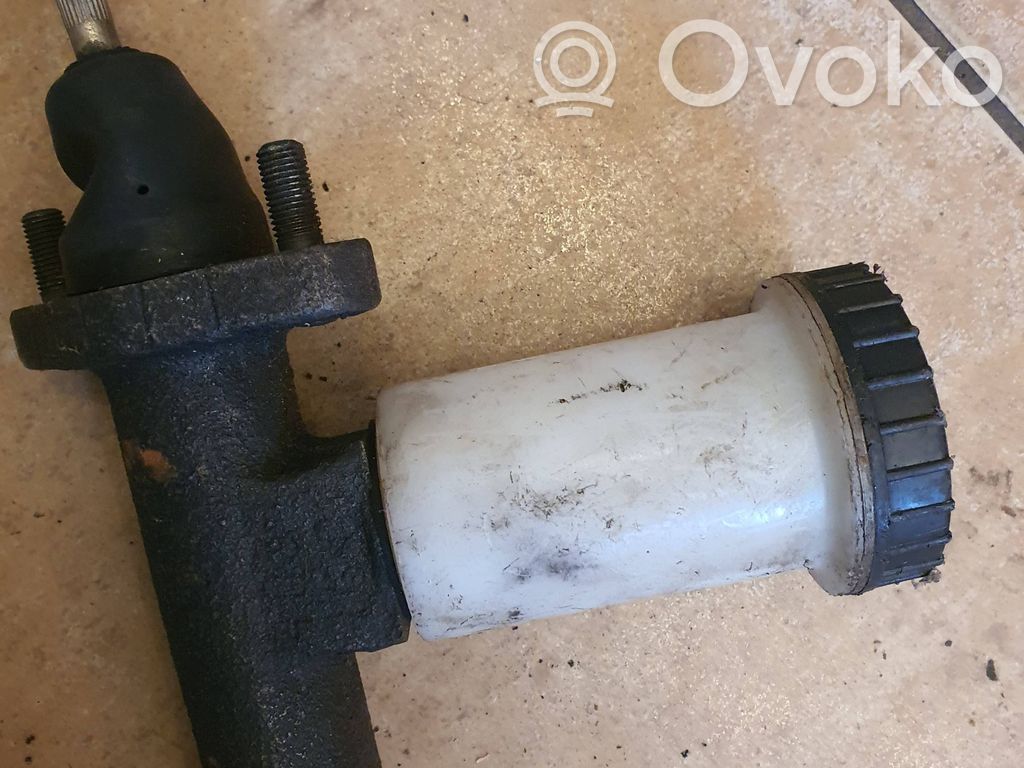 Główny cylinder sprzęgła   21251609015