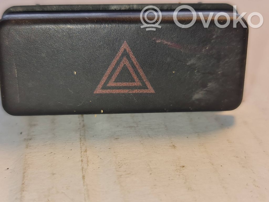 BMW 3 E36 Hätävilkkujen kytkin 