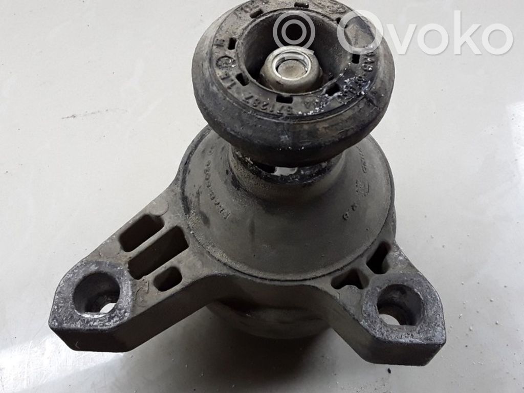 Ford Focus Engine mount bracket 