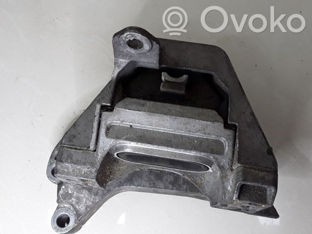 Engine mount bracket   V04652V04655,9156953,21044614