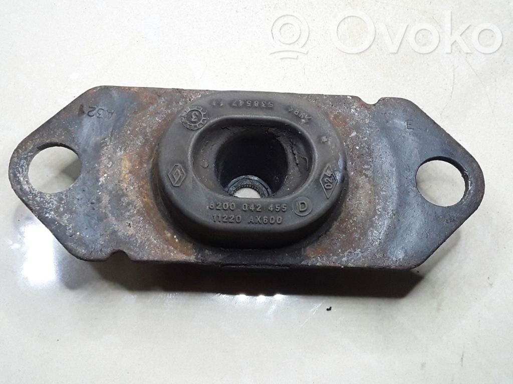 Nissan Primera Engine mount bracket 