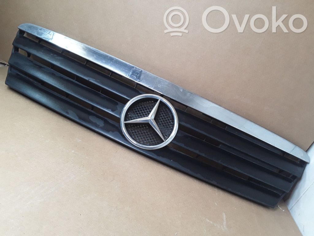 Mercedes-Benz A W168 Priekšējais režģis 