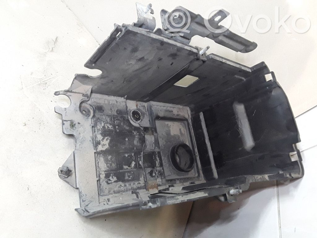 Mazda 3 I Akumulatora kaste 