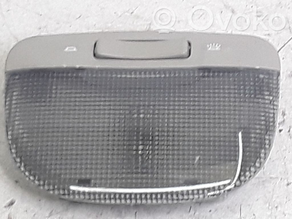 Subaru Legacy Luz del asiento trasero 