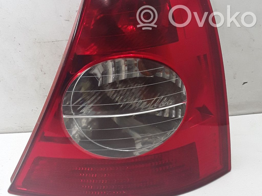 Renault Clio II Aizmugurējais lukturis virsbūvē 
