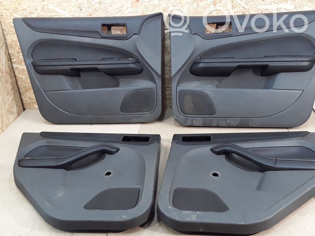 Ford Focus Priekšējo durvju apdare 