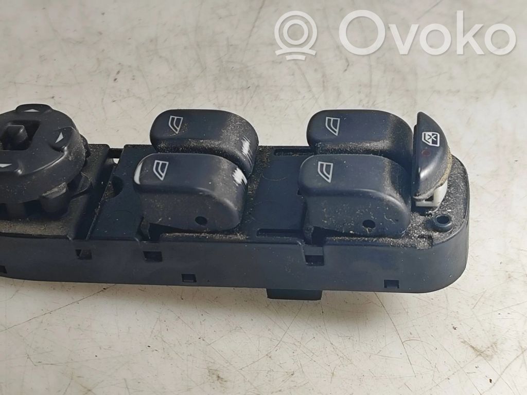 Electric window control switch   1X4314A132AD,37025B2