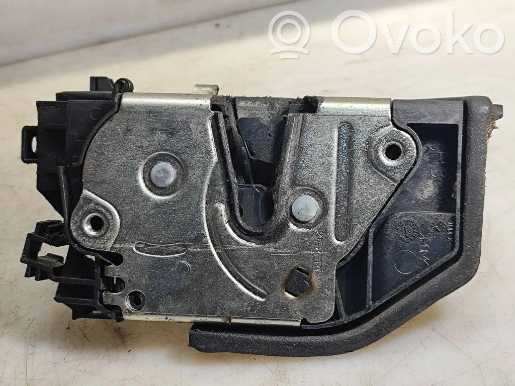 Rear door lock   7167076
