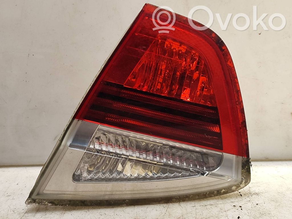 Aizmugurējais lukturis pārsegā   276402