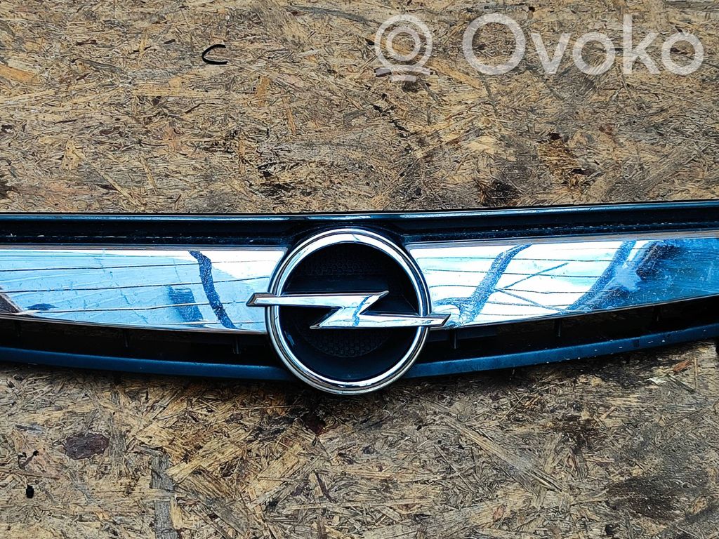 Opel Antara Front bumper upper radiator grill 
