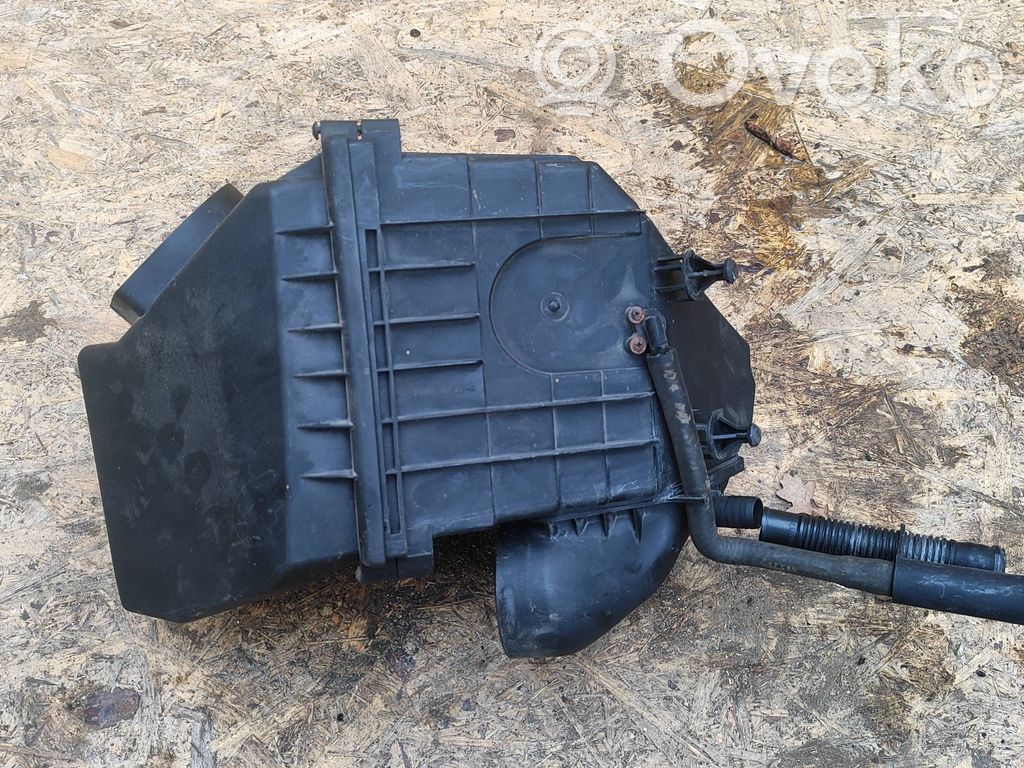 Volkswagen Phaeton Air filter box 