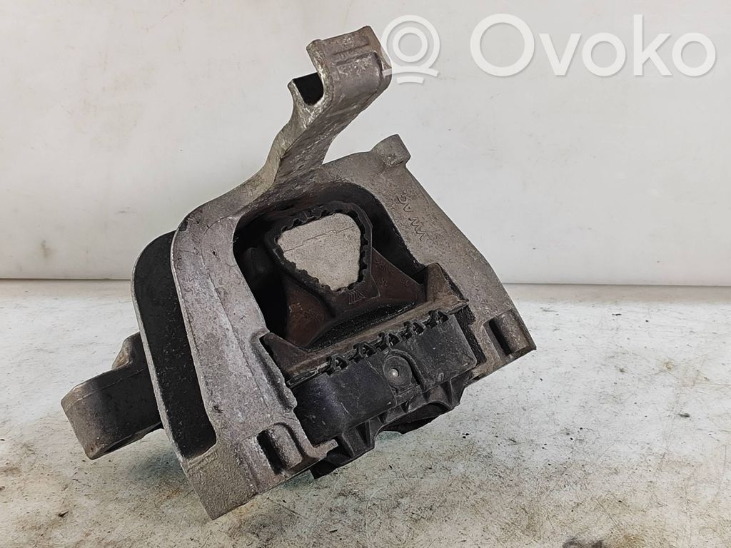 Engine mount bracket   5Q0199262BE,05092013