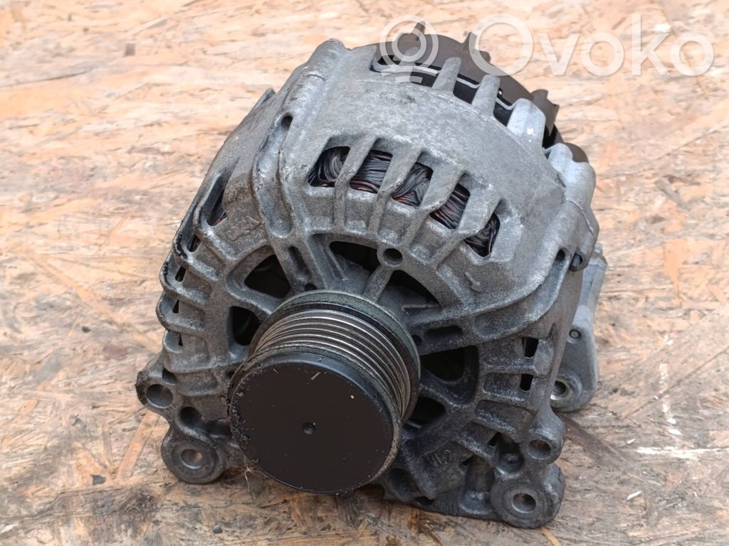 Volkswagen PASSAT B7 Alternator 