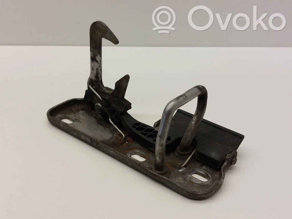 Engine bonnet/hood lock/latch loop/hook   1Q0823480