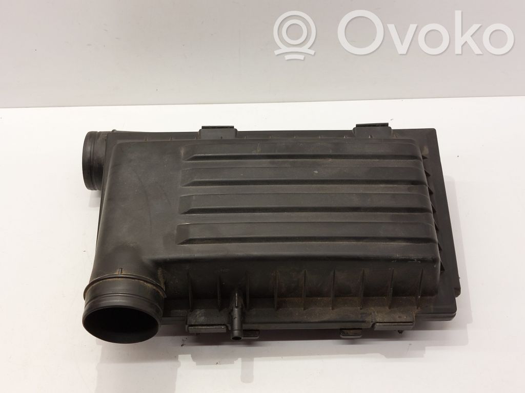 Volkswagen Jetta VI Air filter box 