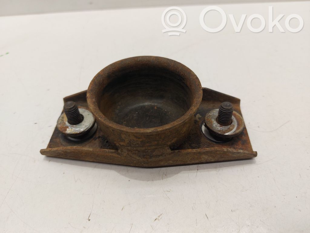 Engine mounting bracket