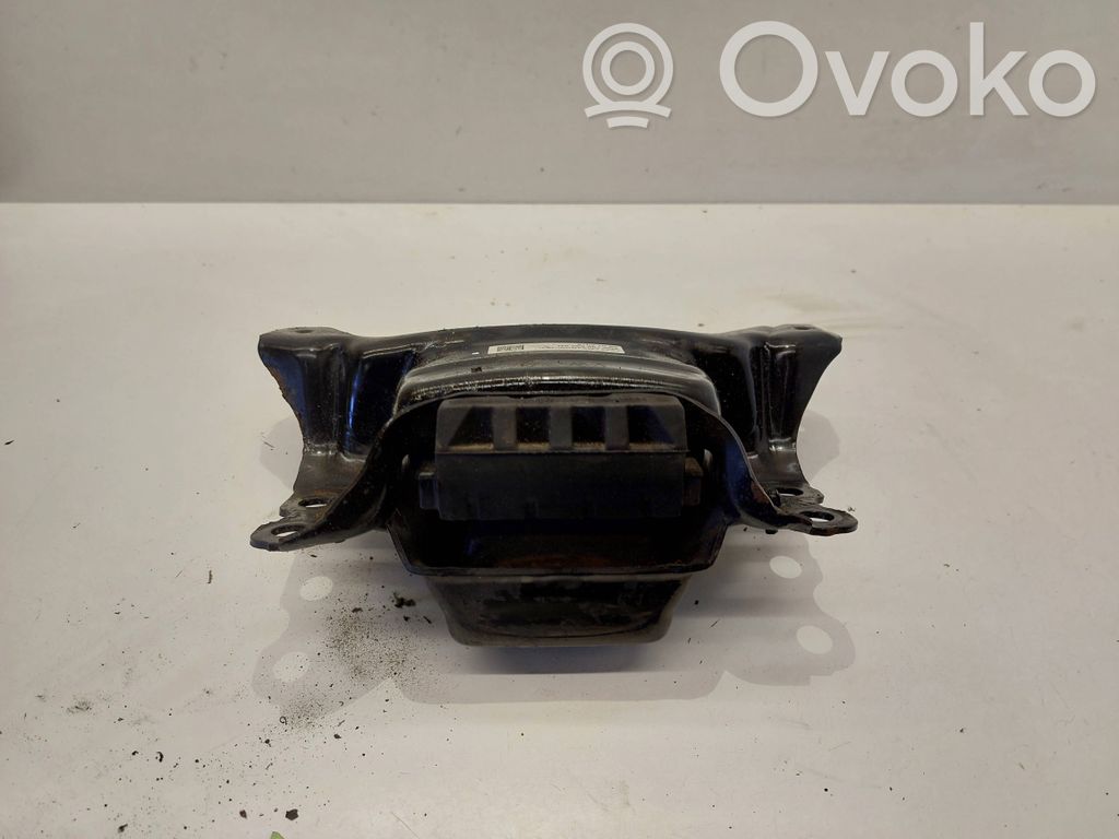 Volkswagen PASSAT B8 Mocowanie / Uchwyt skrzyni biegów 