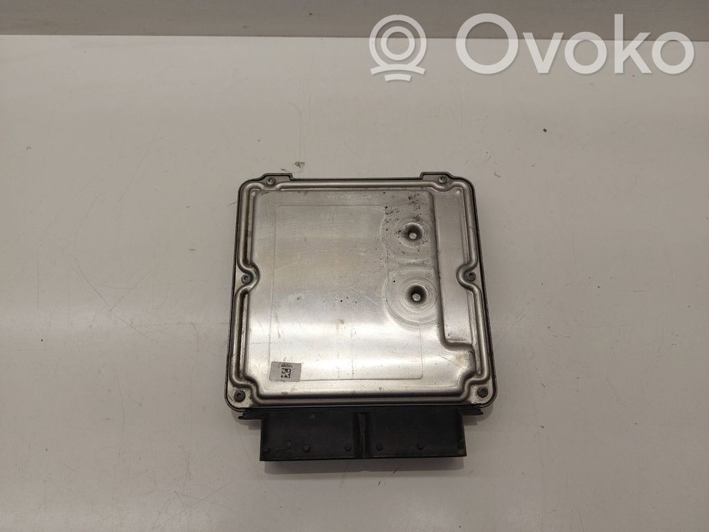 Volkswagen PASSAT B8 Engine control unit/module 