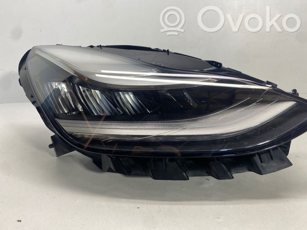 Tesla Model 3 Etu-/Ajovalo 
